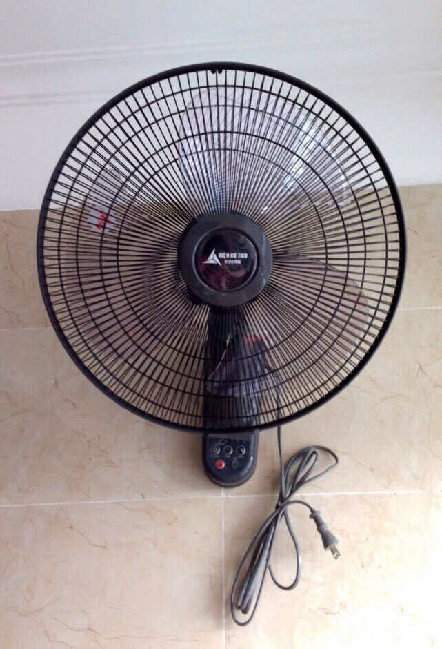 Ảnh thực tế của quạt treo tường Tico TDK400 có điều khiển