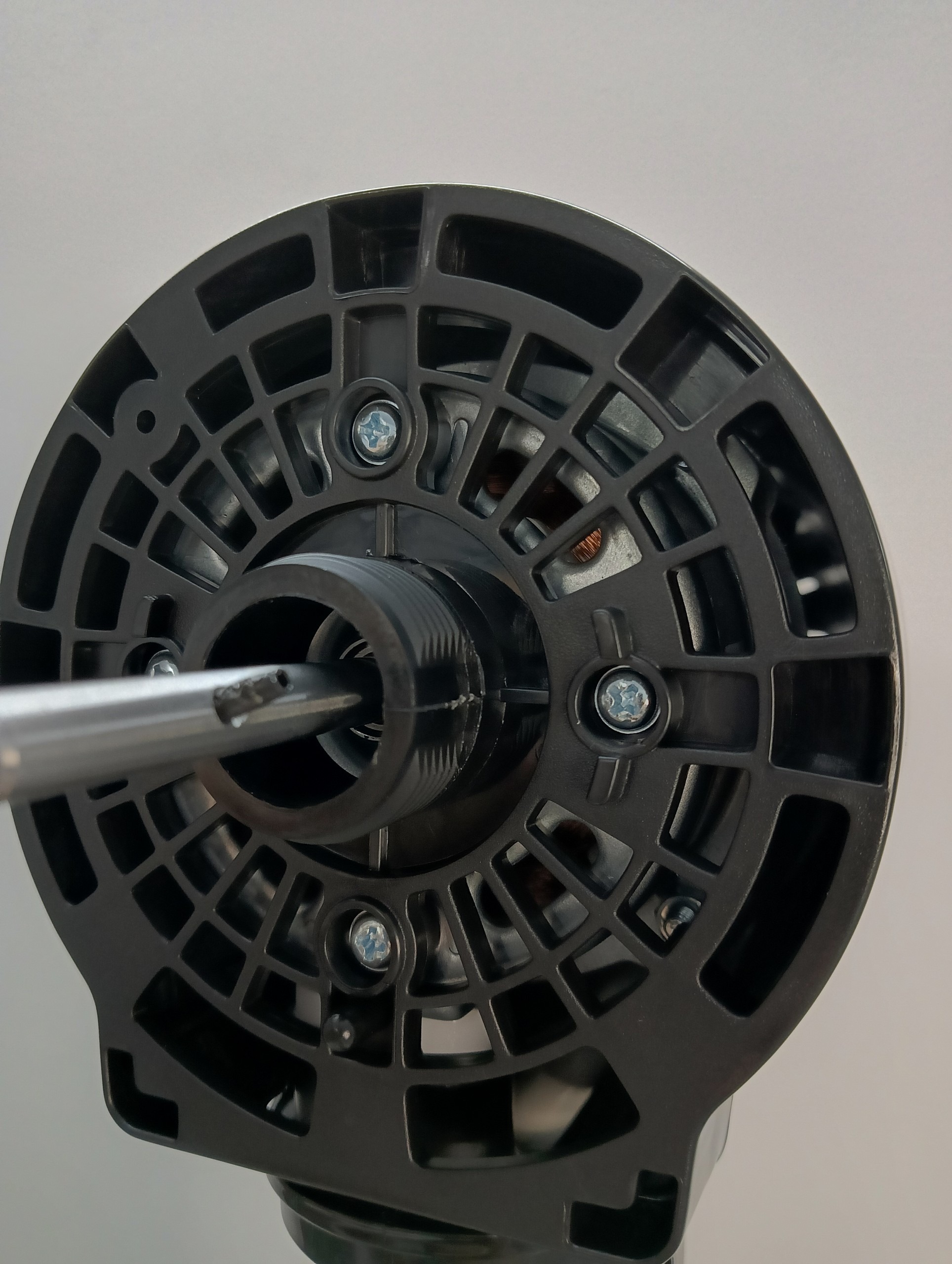 Quạt Midea FS40-23MR thiết kế động cơ đồng